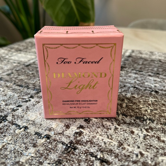 Too Faced Highlighter - Picture 3 of 4